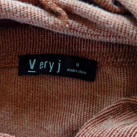 Crop sweater Henley sz M womens 😁 - Picture 2 of 6